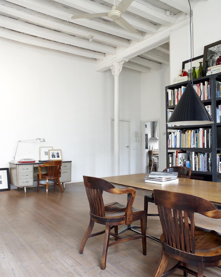 Loft apartment windows: apartment whit large windows. loft cube by ...