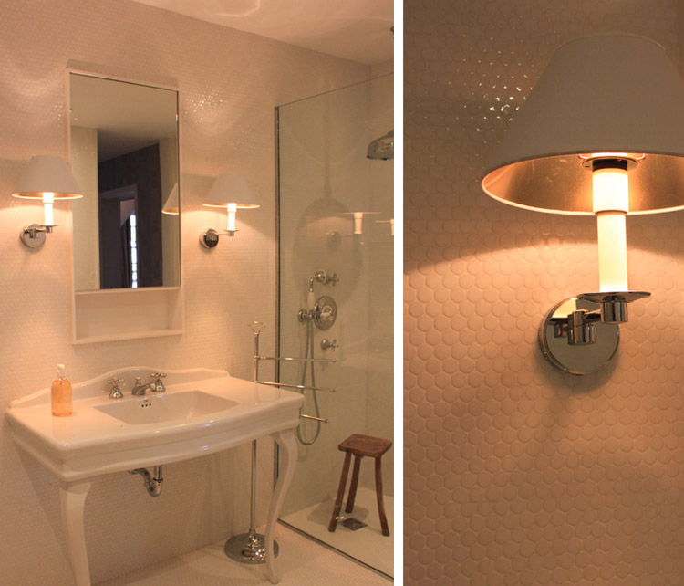 Chez pierre frey, motifs, couleurs et harmonies frenchy fancy Salle de bain bois blanche et pierre