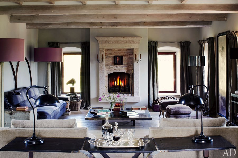 Une maison au charme rustique en italie frenchy fancy Décor cheminée Chambre