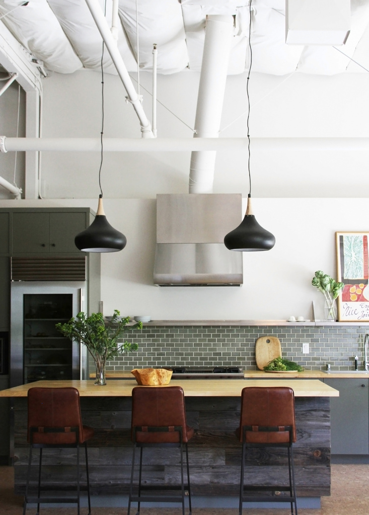 Inspiration : un îlot central dans la cuisine frenchy fancy Grise cuisine inspiration