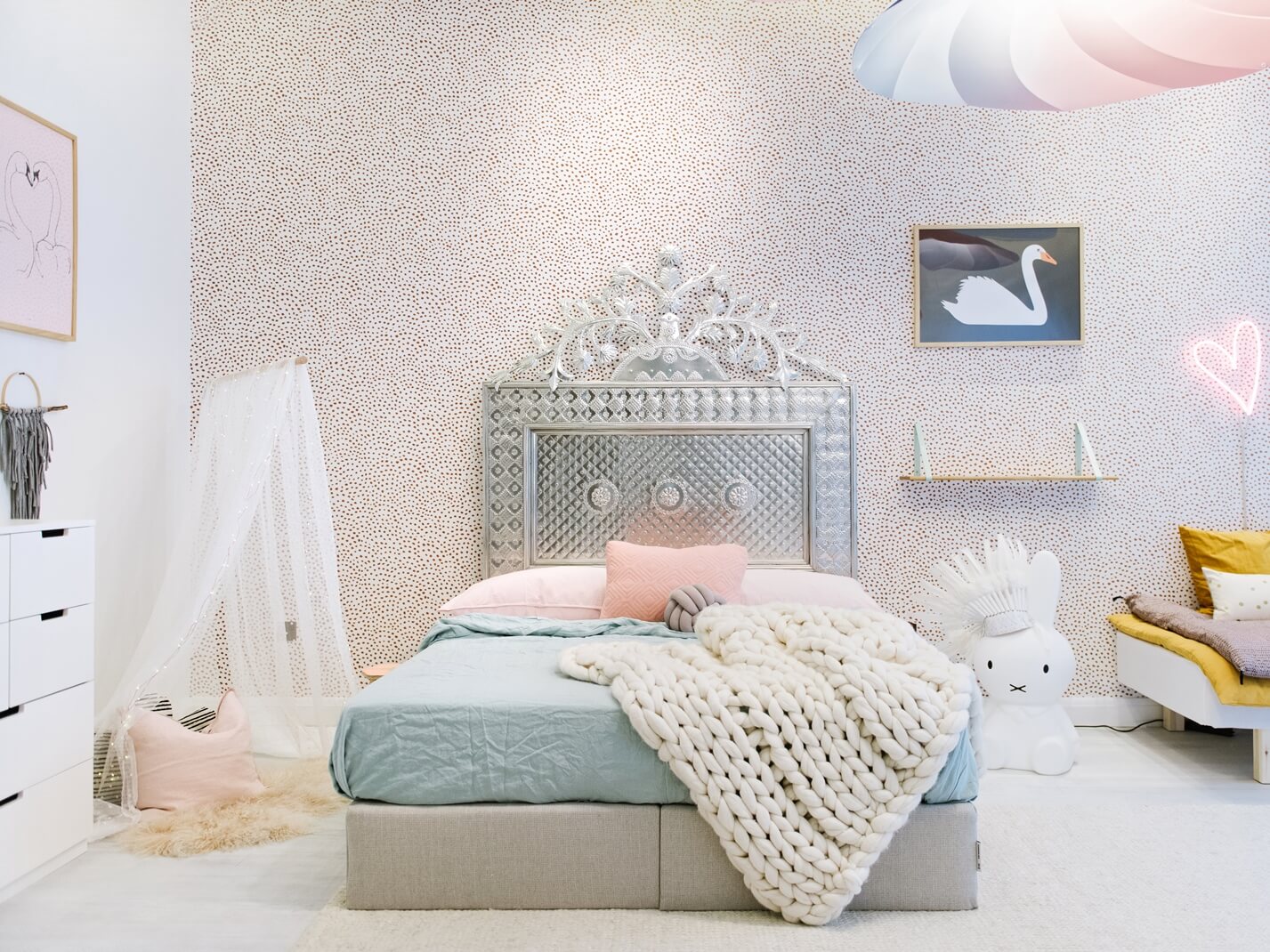 Une chambre de fille pleine de poésie frenchy fancy