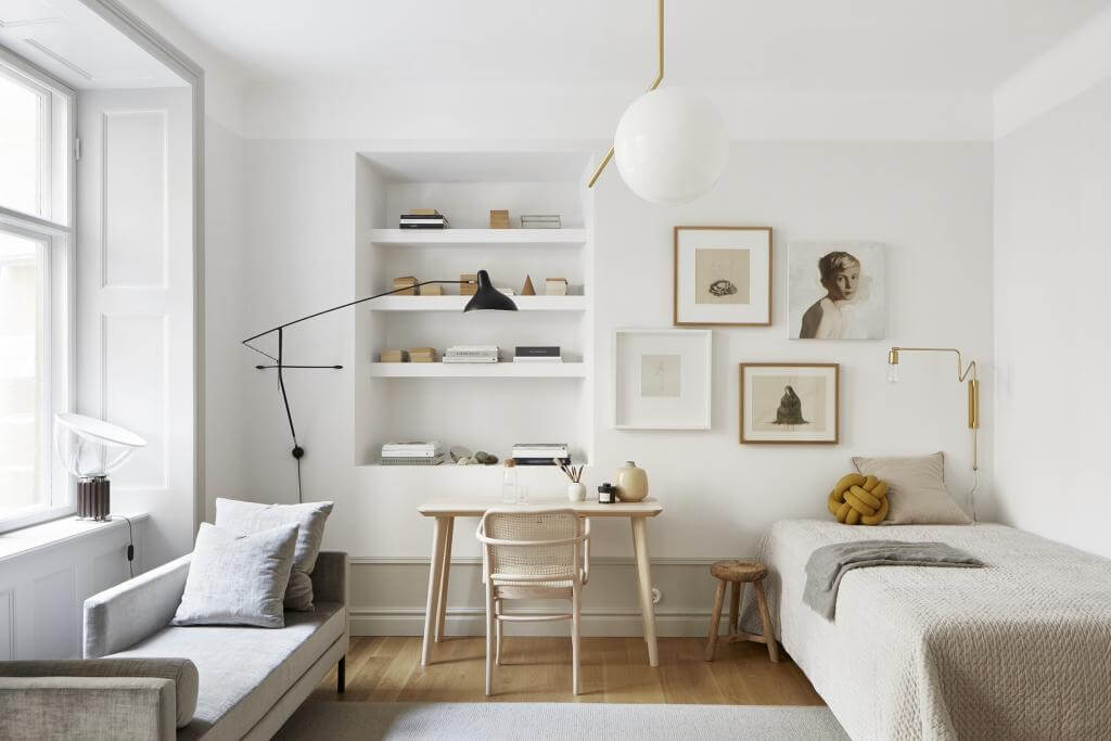 Un petit appartement décoré avec des camaïeux de blanc chaud - FrenchyFancy