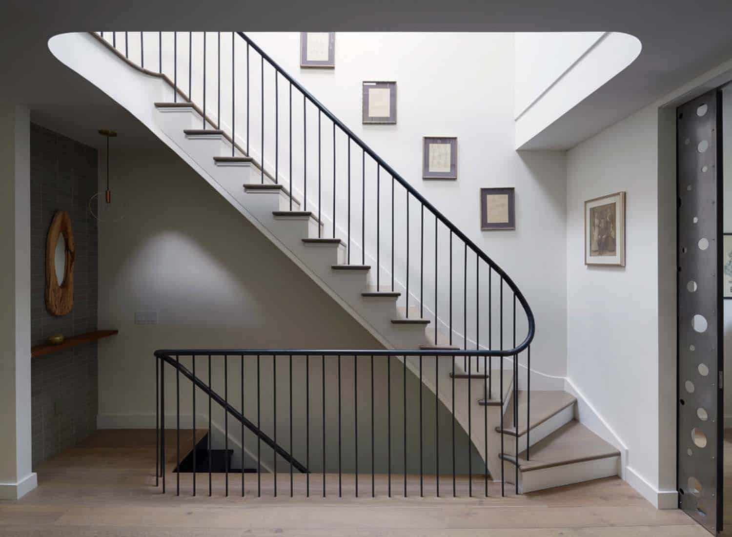Relooker un escalier : faut-il le peindre en blanc ou en noir - FrenchyFancy