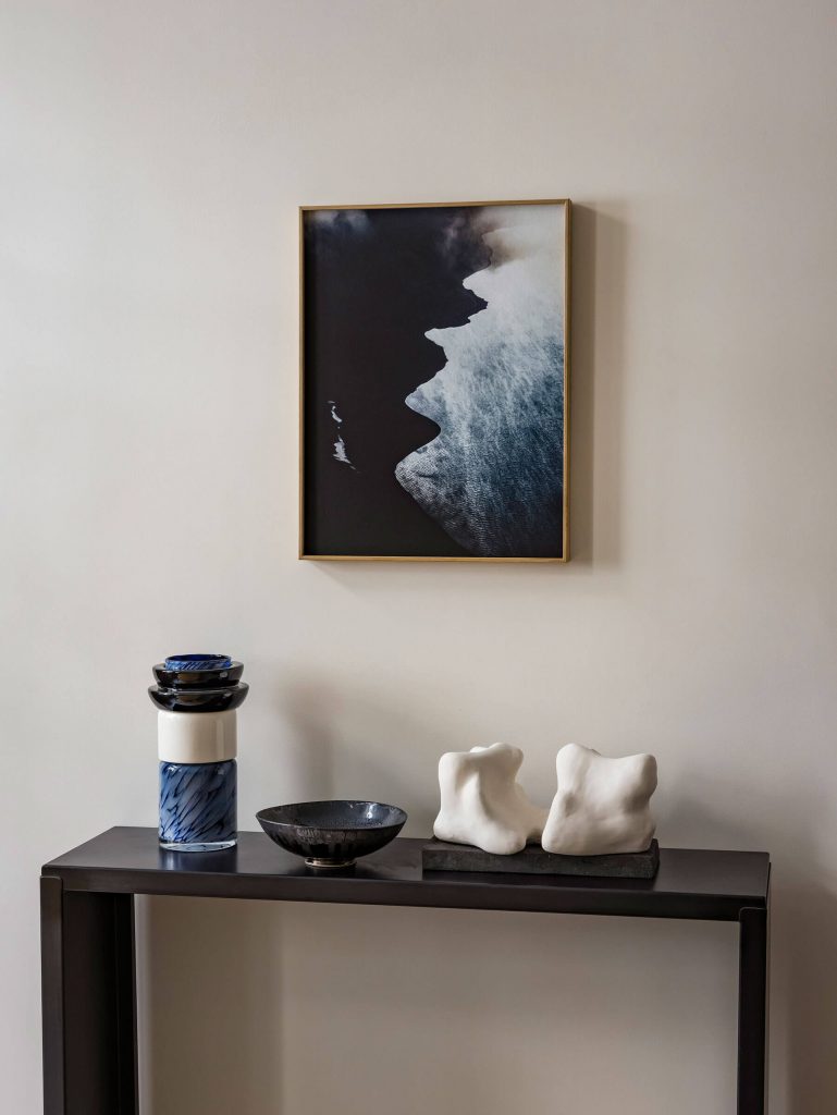 Objets d'art dans une maison parisienne