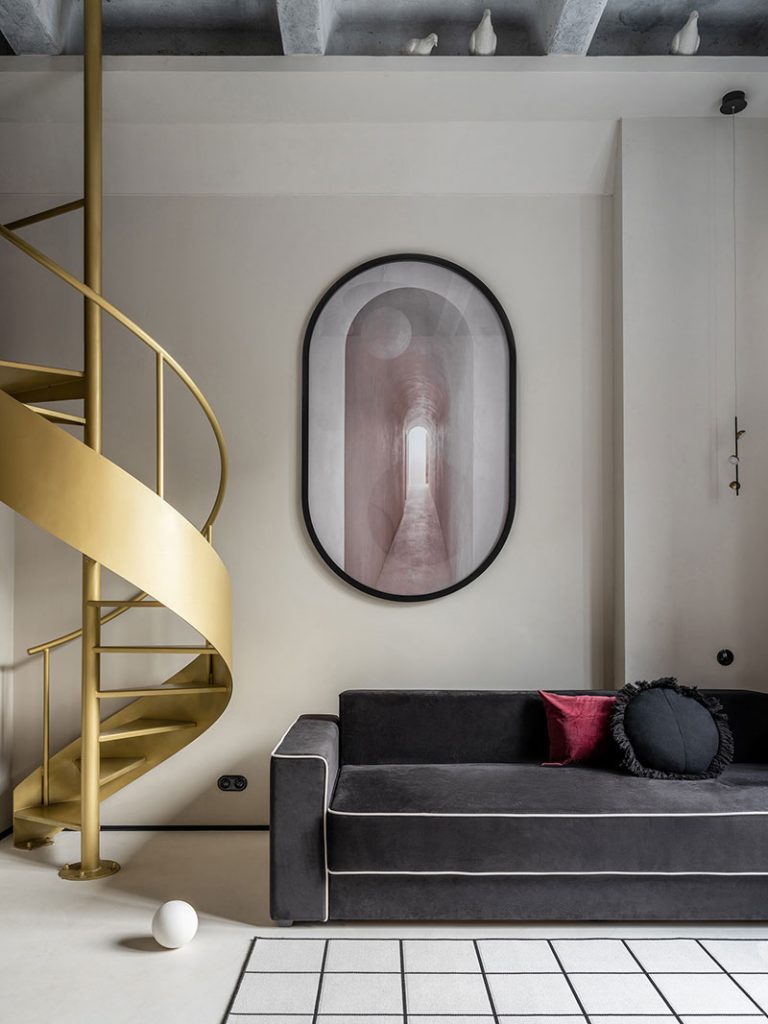 Escalier en colimaçon doré