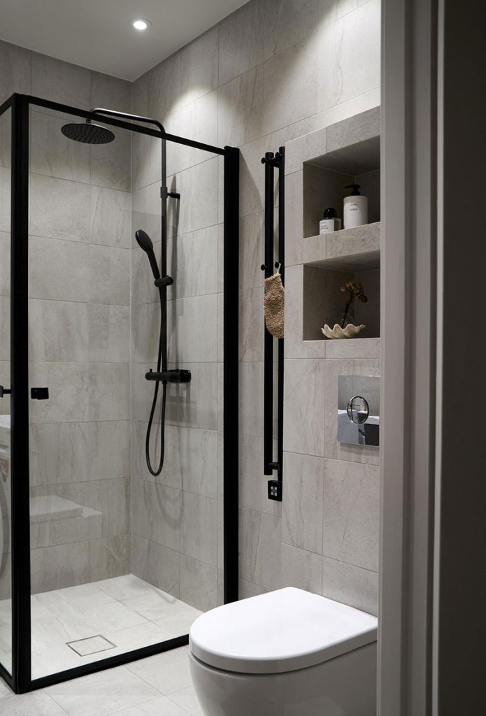 Salle de bain paroi de douche façon verrière