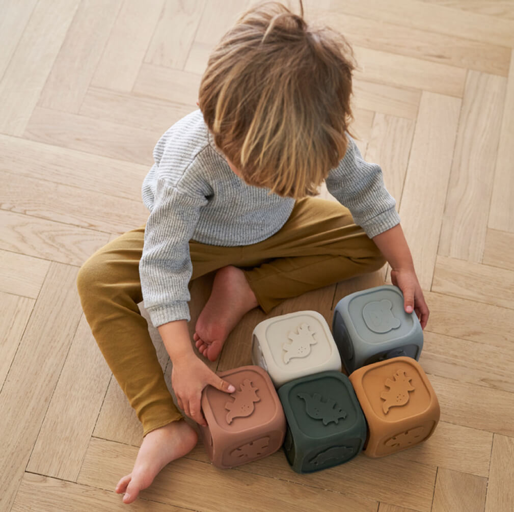Idées cadeaux enfant : des cubes en caoutchouc
