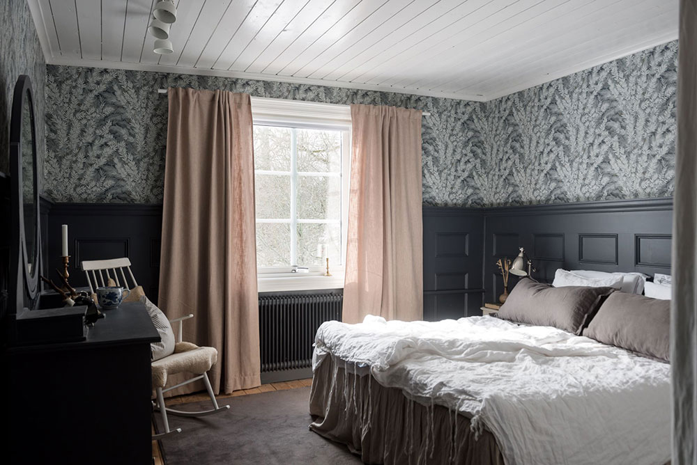 Country house style bedroom decoration